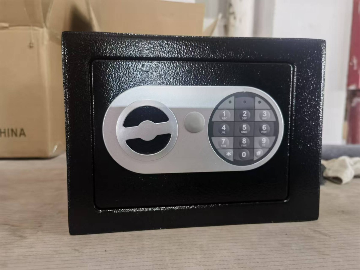 17YC Household Metal Wall Safe